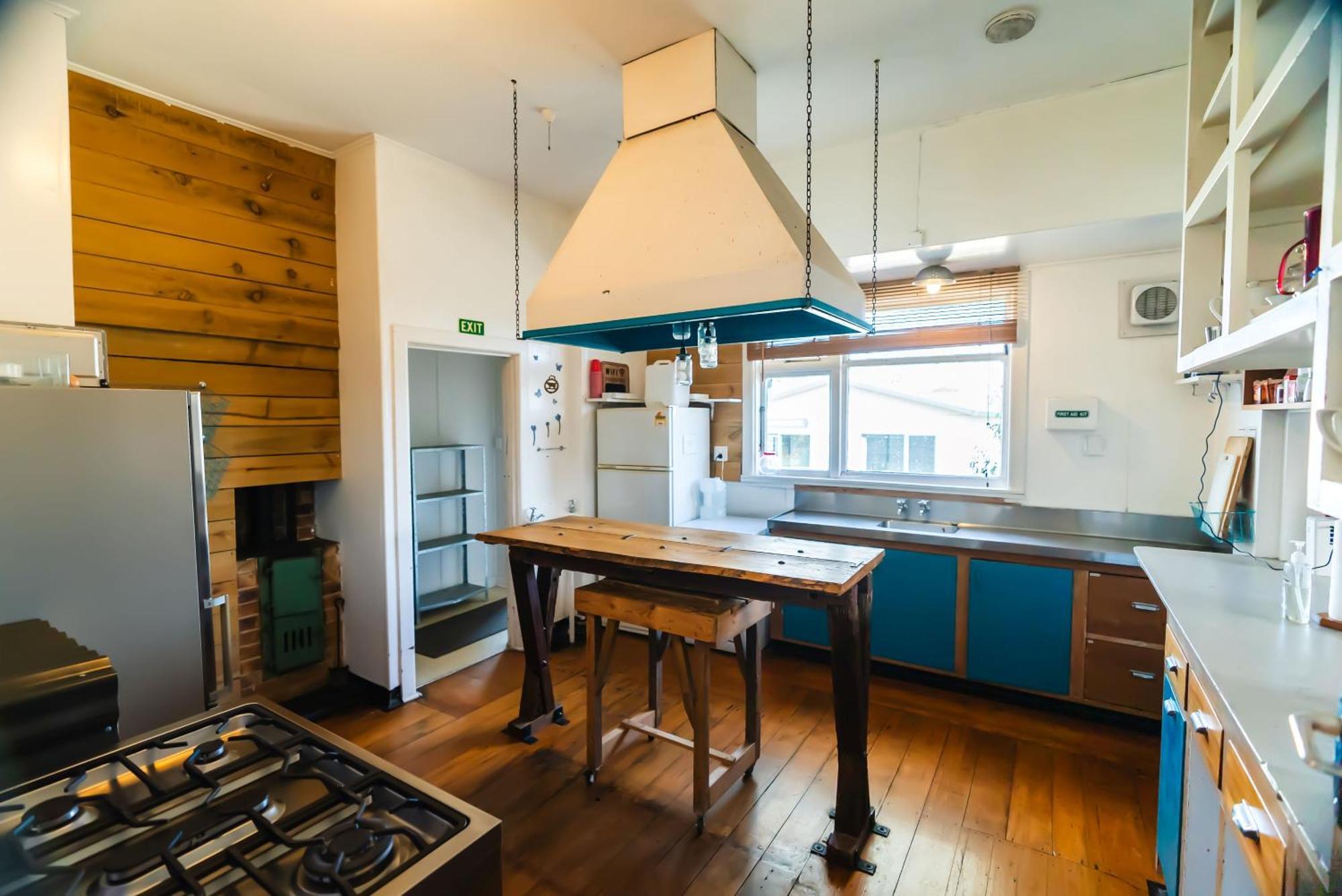 Pinedale Lodge & Apartment Метвен Экстерьер фото