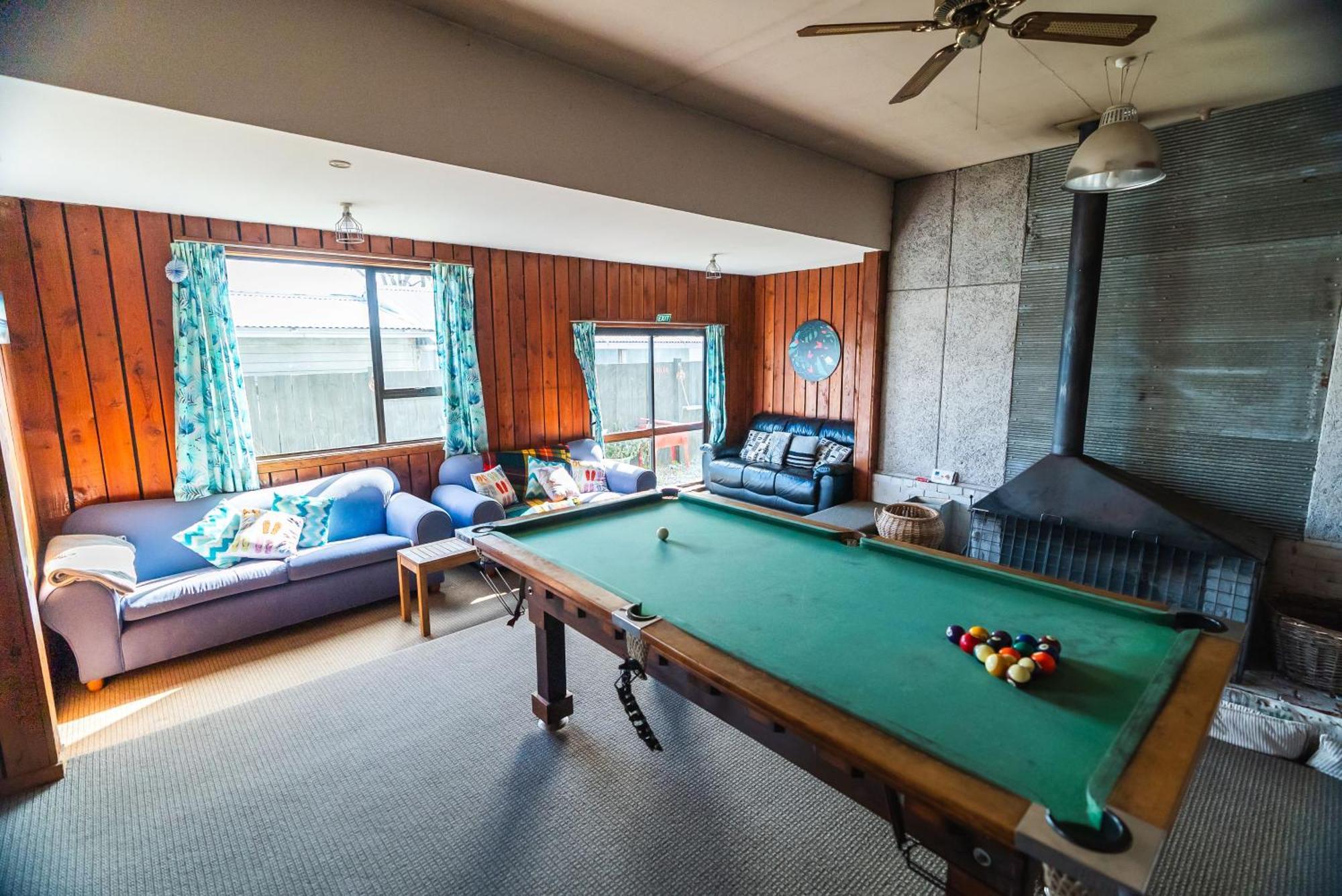 Pinedale Lodge & Apartment Метвен Экстерьер фото