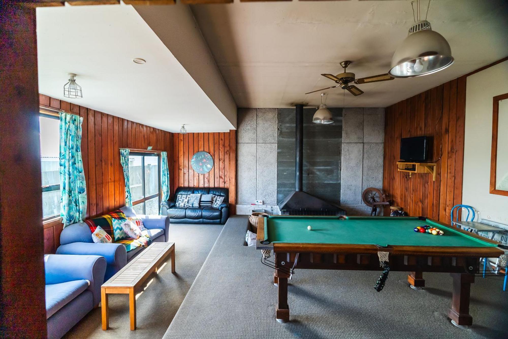 Pinedale Lodge & Apartment Метвен Экстерьер фото